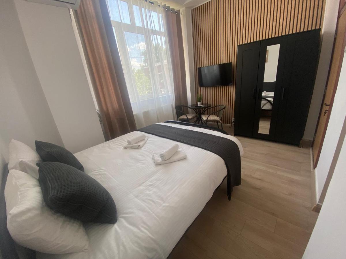 27mp - Dormitor Cu Baie Proprie - Balcon - Bucatarie Complet Utilata