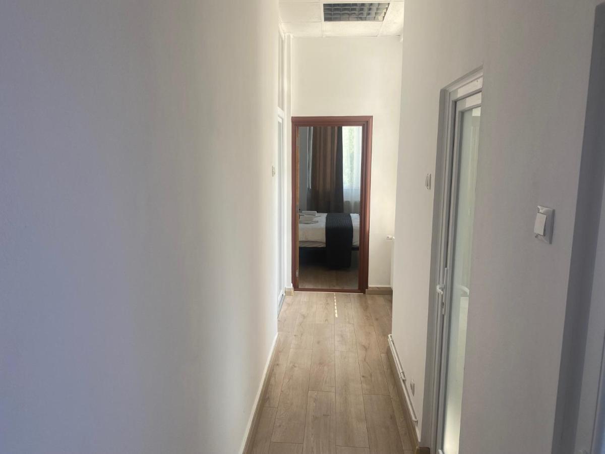 Appartement 27mp - Dormitor Cu Baie Proprie - Balcon - Bucatarie Complet Utilata