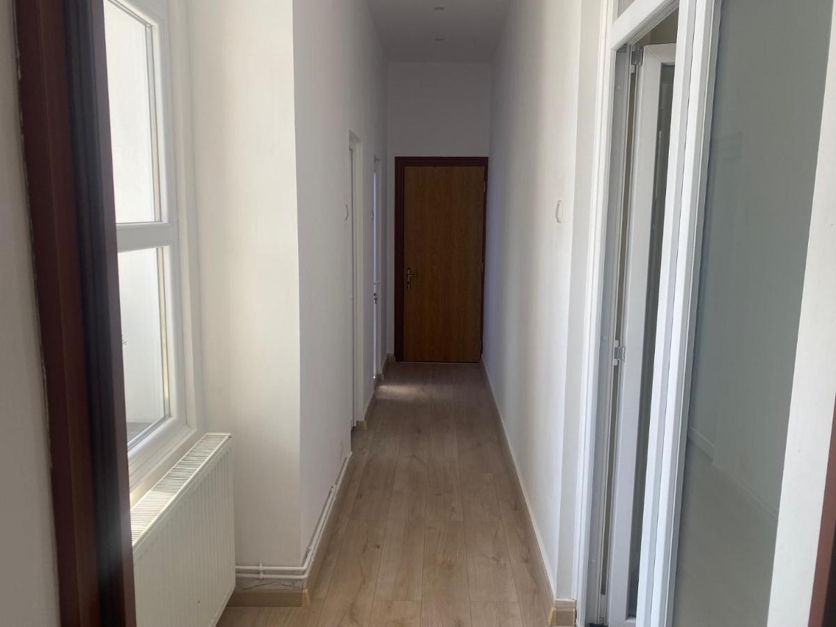 27mp - Dormitor Cu Baie Proprie - Balcon - Bucatarie Complet Utilata Appartement *