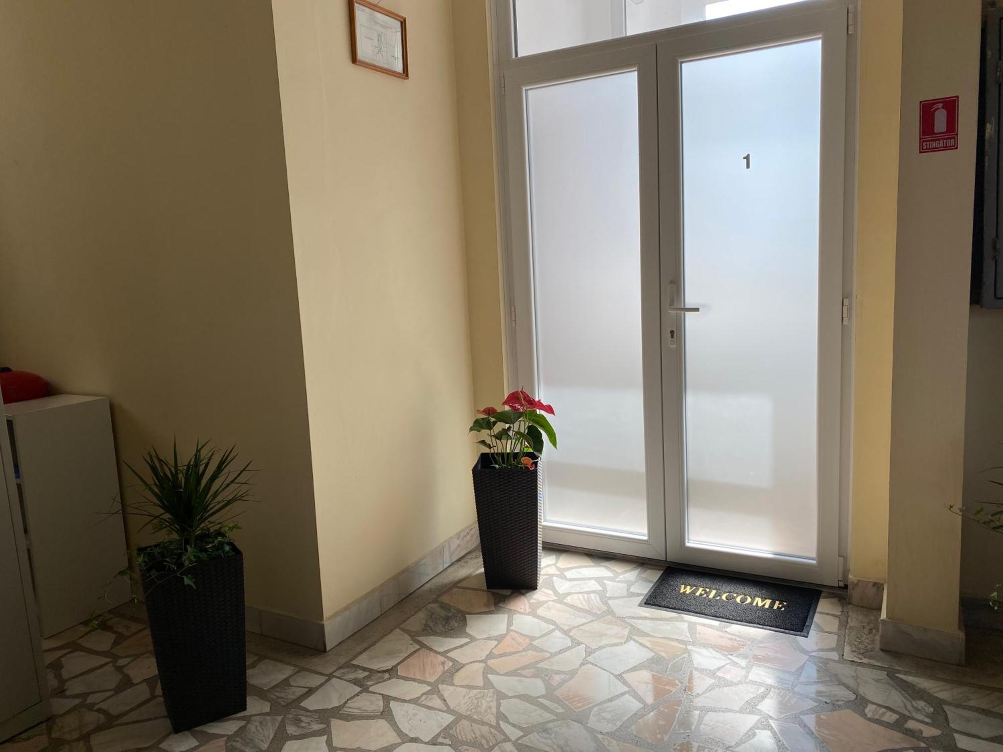Appartement 27mp - Dormitor Cu Baie Proprie - Balcon - Bucatarie Complet Utilata Mogosoaia